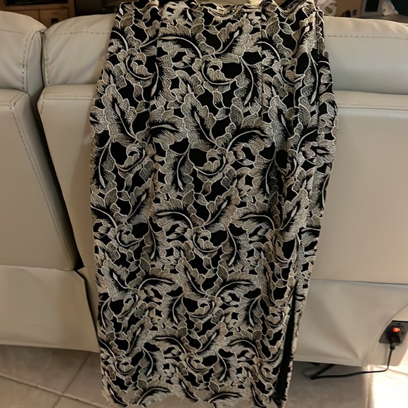 METALLIC LEAF LACE ANKLE DRESS IN BLACK GOLD sizes 4 and 6 - Picture 12 of 14